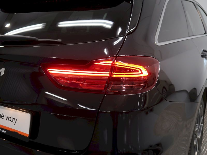 Kia Ceed (2022) SW TOP 1.5T-GDi 118KW - fotka 11 z 33