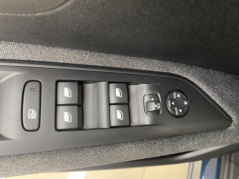 Peugeot 3008 1.5HDi 130 Active Pack, ČR - fotka 14 z 30