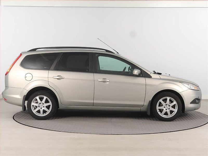 Ford Focus (2009) 1.6 16V, Serv.kniha, nová STK - fotka 6 z 15