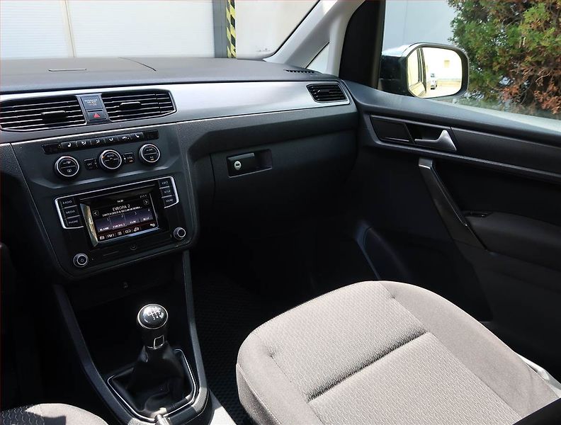 Volkswagen Caddy (2019) 1.4 TSI, 5Míst, ČR, 1Maj - fotka 8 z 19