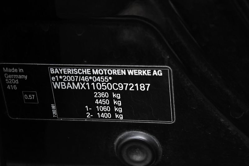 BMW Řada 5 520d M SPORT PAKET, PANORAMA - fotka 51 z 51