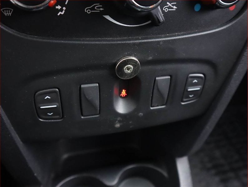 Dacia Sandero (2014) 1.2 16V, po STK, za super cenu - fotka 13 z 14