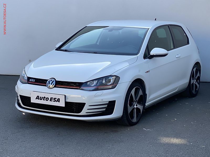 Volkswagen Golf (2016) 2.0 TSi, GTi, bixen - fotka 3 z 17