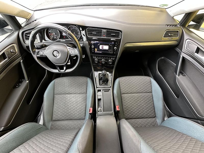 Volkswagen Golf (2019) IQ.DRIVE 1.5TSI110kW 2.Maj. - fotka 7 z 40