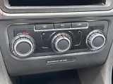 Volkswagen Golf (2010) 1.6 TDi, ČR, Trendline, AC - náhled 13