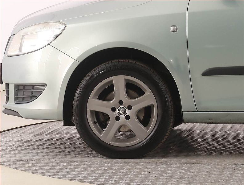 Škoda Fabia (2011) 1.2 TSI, Serv.kniha, po STK - fotka 14 z 15