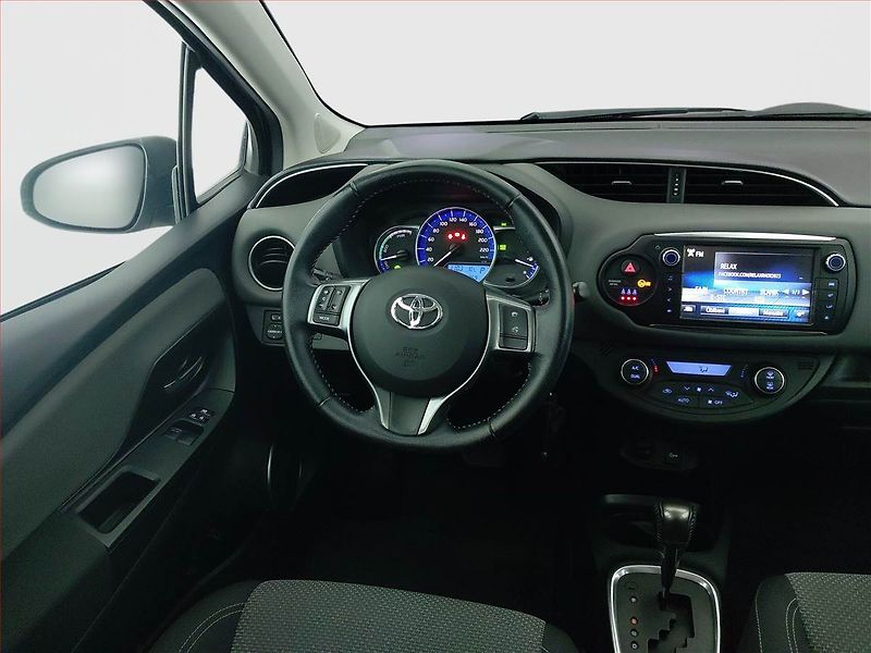 Toyota Yaris (2015) 1.5 Hybrid, Automat - fotka 7 z 16