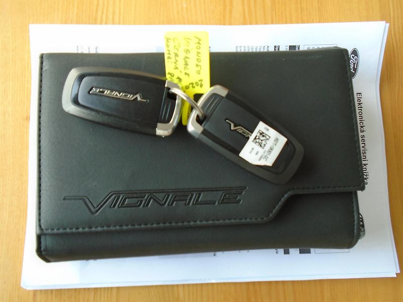 Ford Mondeo 2,0Tdci 140kW Vignale 8AT Navi - fotka 37 z 50