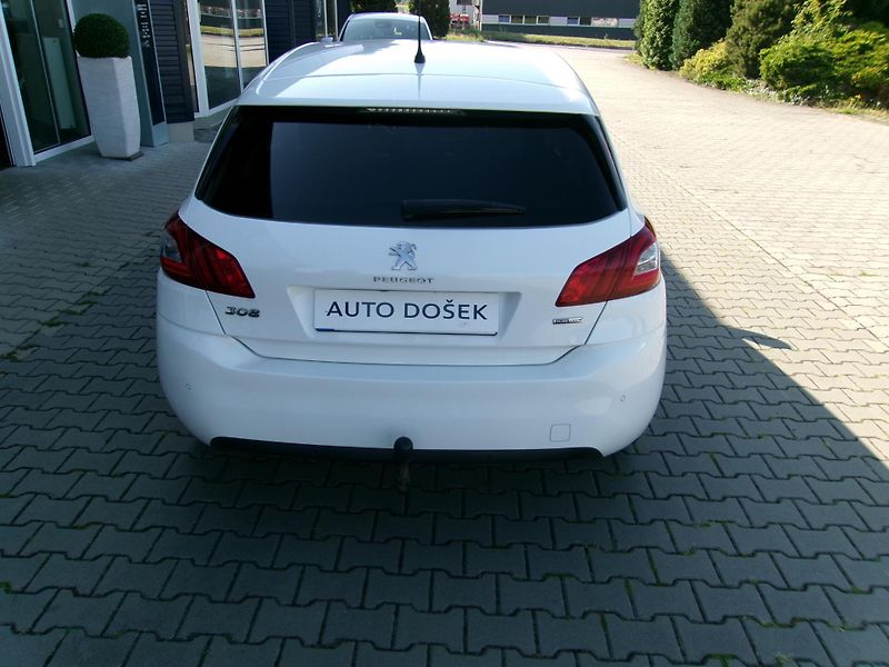 Peugeot 308 1.2i automat - fotka 8 z 22