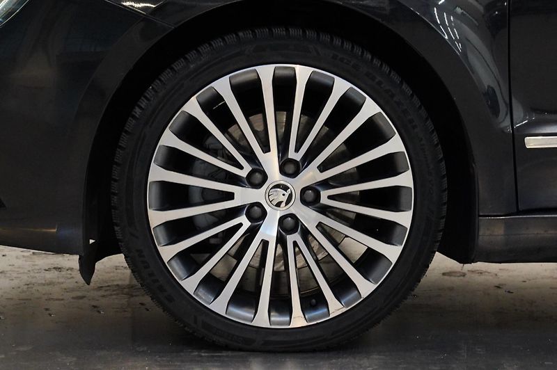 Škoda Superb - fotka 10 z 29