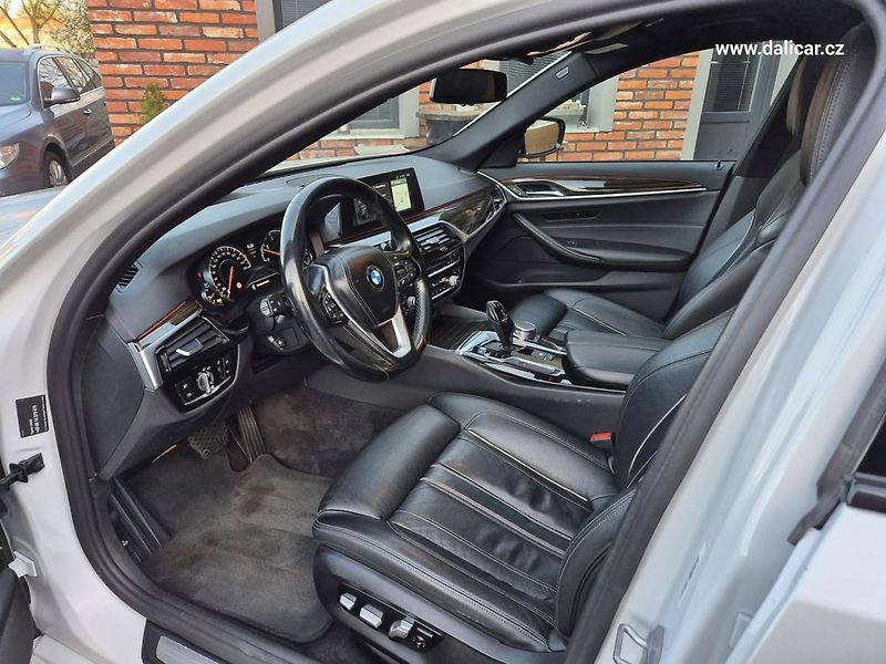 BMW Řada 5 (2017) 530d 195KW xDRIVE MSPORT Line - fotka 34 z 50
