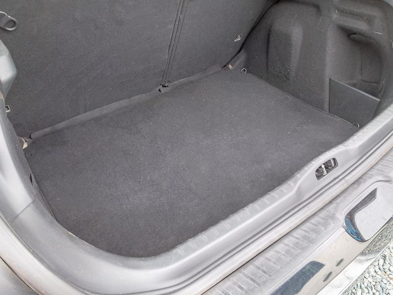 Peugeot 308 (2008) 1.6i 88KW 3DV – 2x KOLA - fotka 29 z 36