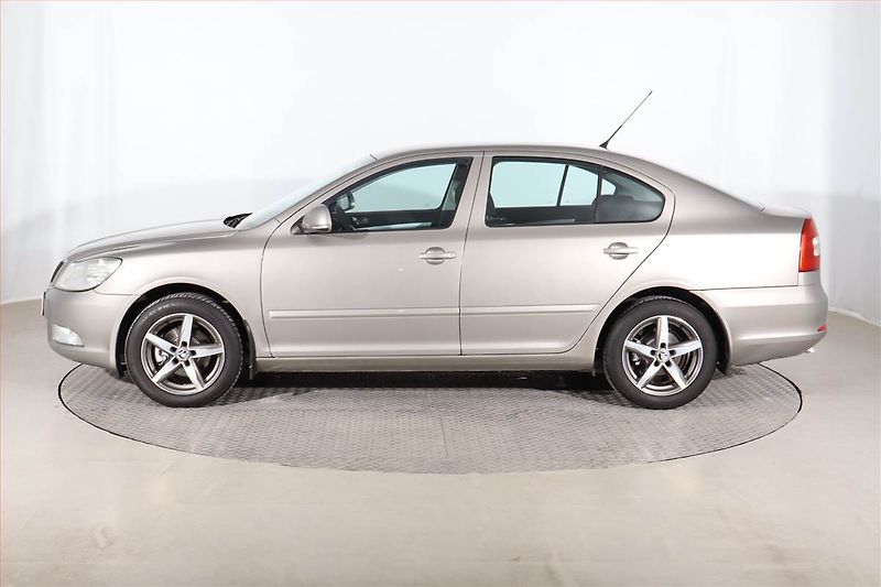 Škoda Octavia (2009) Ambiente 1.9 TDI, Serv.kniha - fotka 3 z 21