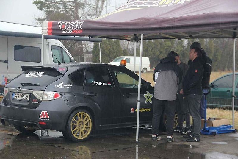 Rallyslalom 2024 Přerov na bochořském letišti.