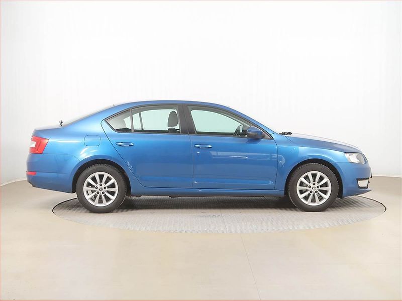 Škoda Octavia (2016) 1.6 TDI, Tempomat - fotka 6 z 16