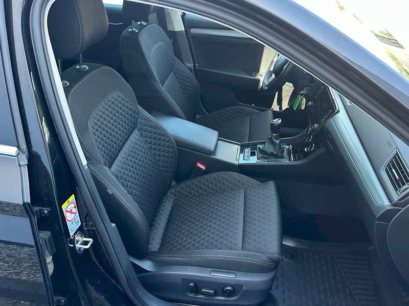 Škoda Superb (2018) Combi 2.0 TDI Style - fotka 18 z 33