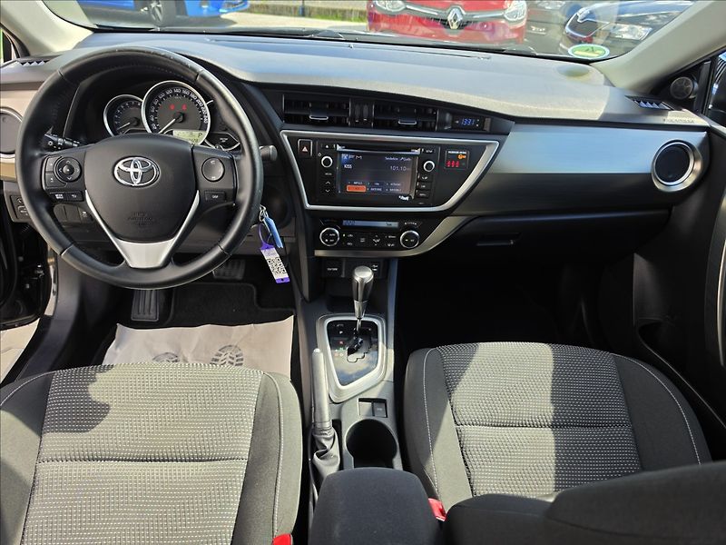Toyota Auris 1,6 97 KW Automat kamera navi - fotka 22 z 44
