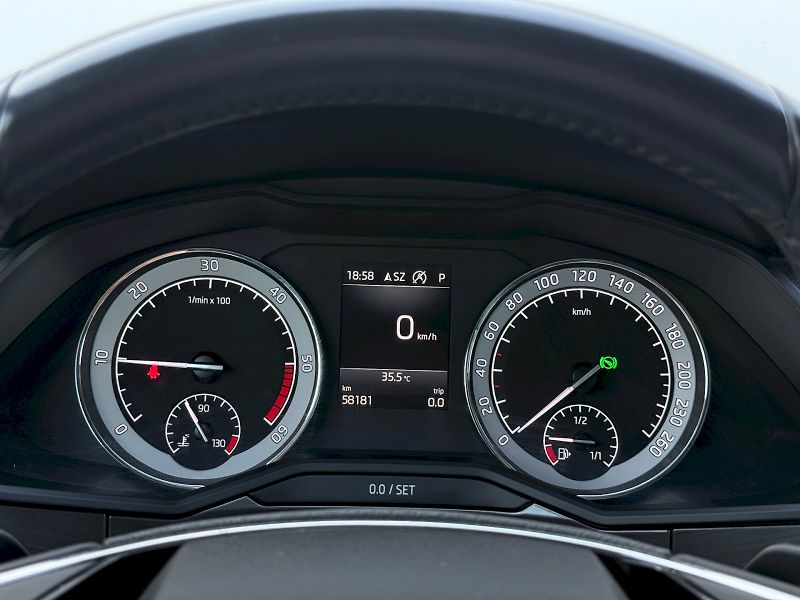 Škoda Superb (2021) Combi 2.0 TDI 110 kW DSG Style - fotka 16 z 25