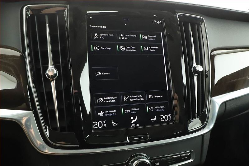 Volvo V90 (2019) D5 AWD, 4x4,Automat,Kůže - fotka 16 z 26