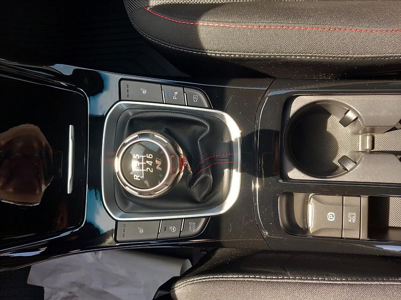 Hyundai i30 1,5 T-GDI MH MT N-LINE - fotka 13 z 24