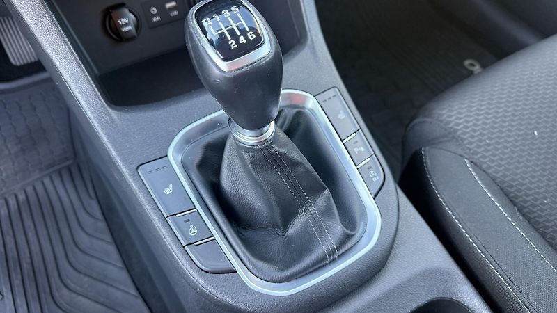 Hyundai i30 (2017) 1.6 CRDI 81KW 144 TISKM VÝBAVA - fotka 19 z 24