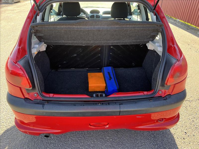 Peugeot 206 1,4 HDi SERVIS VSTŘIKY ROZVODY - fotka 25 z 27