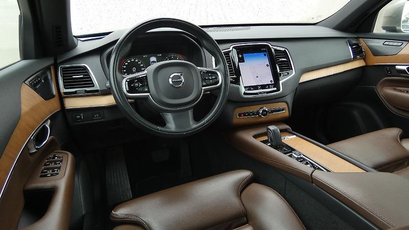 Volvo XC90 B6 AWD Momentum Pro Auto - fotka 5 z 27