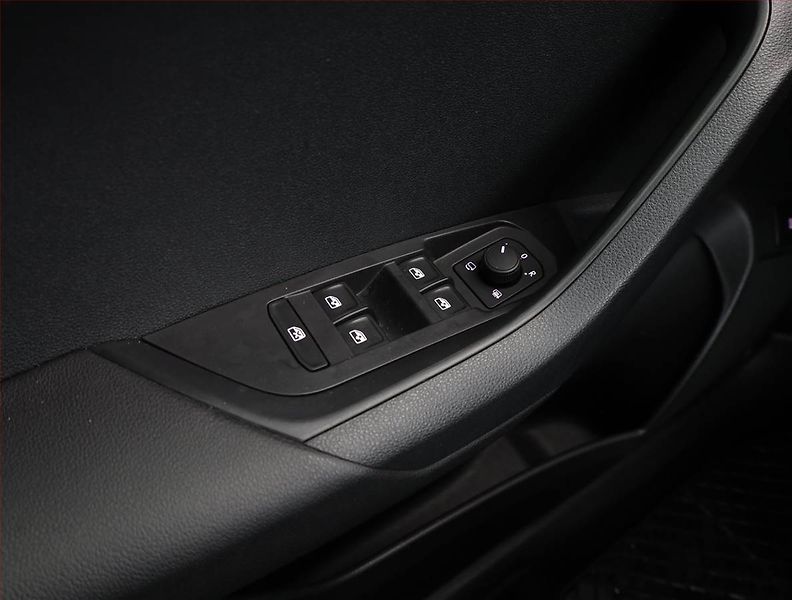 Škoda Karoq (2024) Fresh 2.0 TDI - fotka 15 z 17