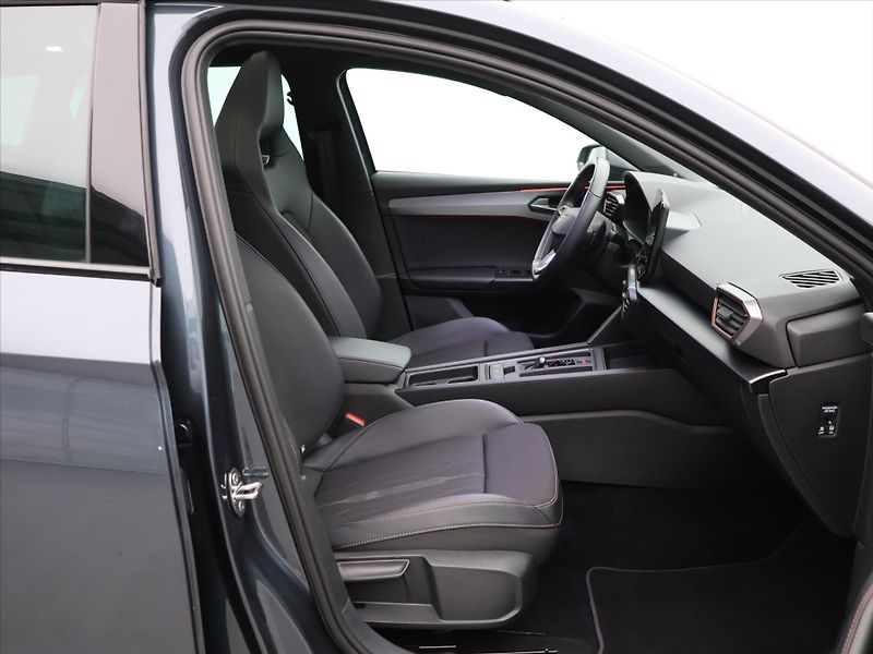 Cupra Leon 2.0 TSI 180kW ST DSG LED ACC - fotka 11 z 25