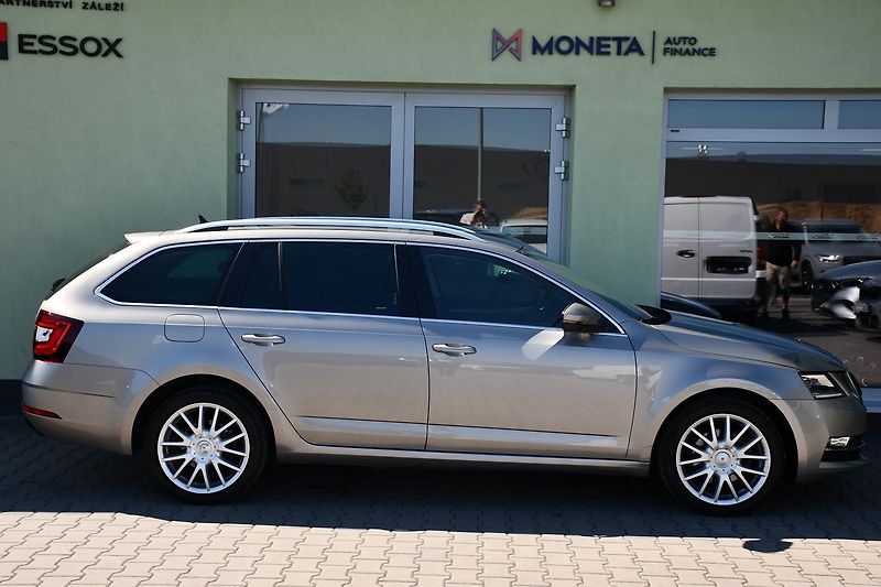 Škoda Octavia 1.4G-TEC LED DSG NAVI PDC - fotka 12 z 35