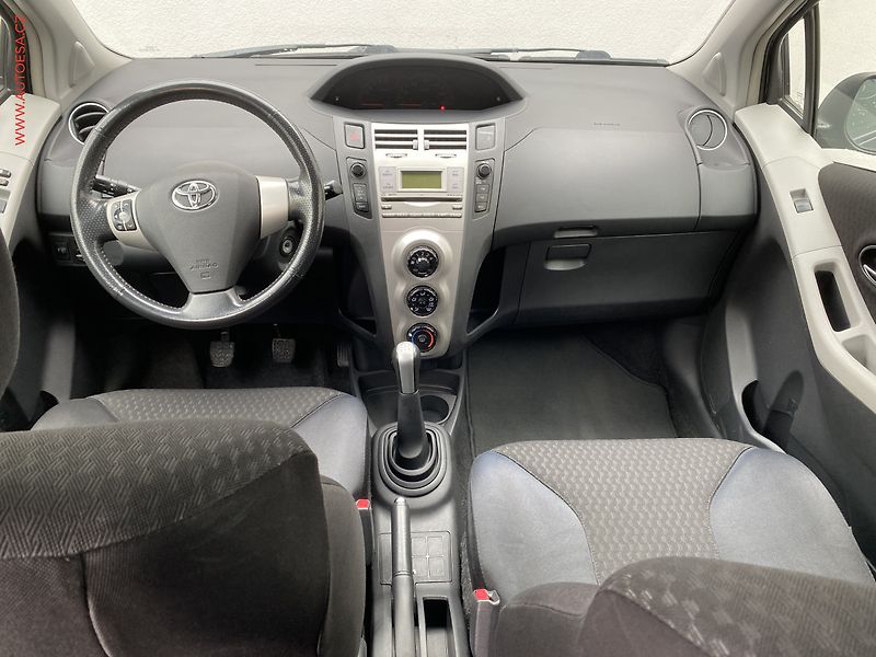 Toyota Yaris (2007) 1.8VVT-i, ČR, AC - fotka 8 z 15