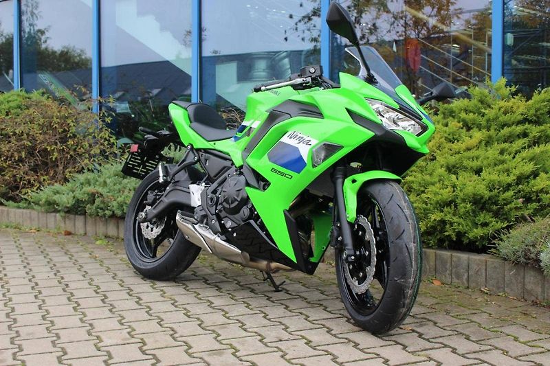 Kawasaki Ninja 650 KRT Edition (2026) Ninja 650 zelená 2026 - fotka 2 z 9
