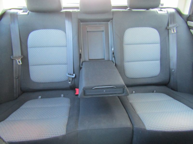 Škoda Superb (2011) 1.6 TDI 77kW ZIMNÍ PNEU - fotka 23 z 32