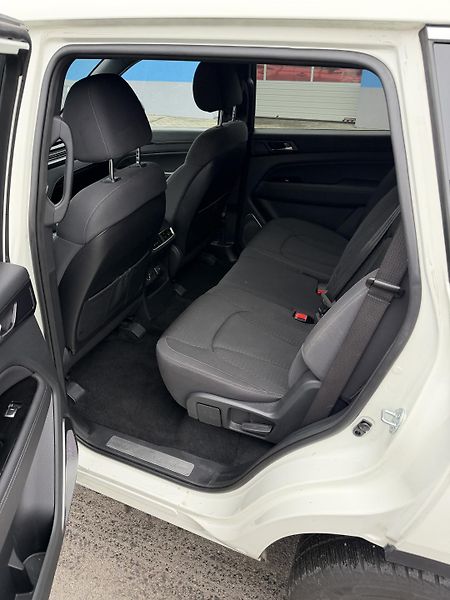 SsangYong Rexton 2,2D 148kW 4x4 7míst  závěs  - fotka 17 z 18