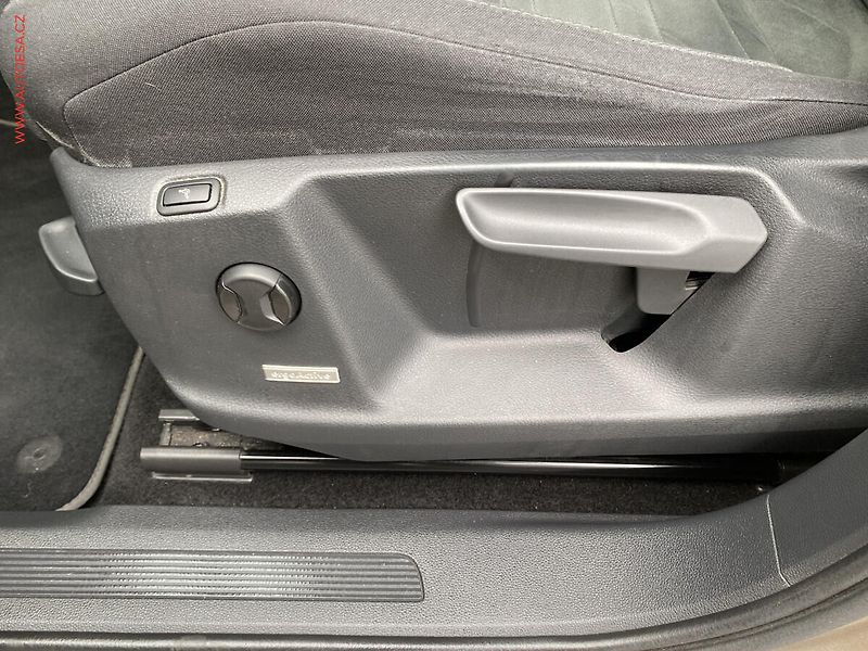 Volkswagen Touran (2020) 2.0TDi, 2.maj,ČR, DSG, navi - fotka 14 z 19