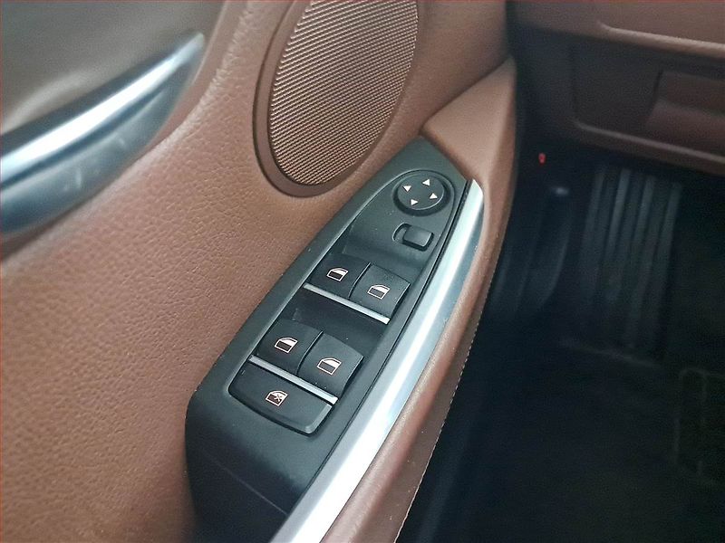 BMW Řada 5 (2014) 520d GT, Automat, Kůže, Navi - fotka 16 z 18