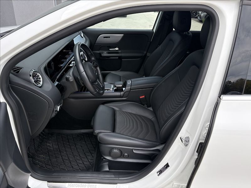 Mercedes-Benz GLA 250 e EQ Plug- in Hybrid - fotka 22 z 33