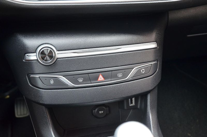 Peugeot 308 (2019) // REZERVOVÁNO // - fotka 21 z 29
