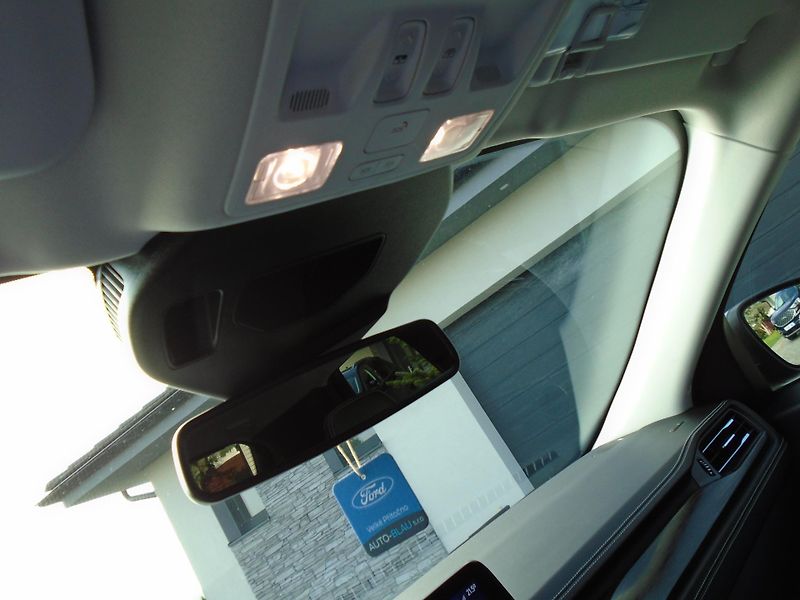 Ford Kuga 2,0EcoBlue 140kW AWD Vignale A - fotka 31 z 50