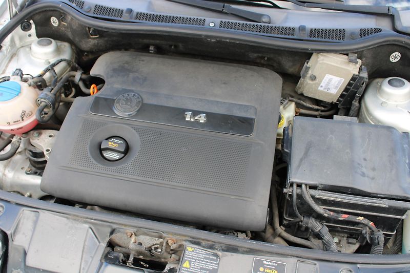 Škoda Fabia (2005) 1.4i SERVO CENTRÁL 2x SADA KOL - fotka 14 z 14