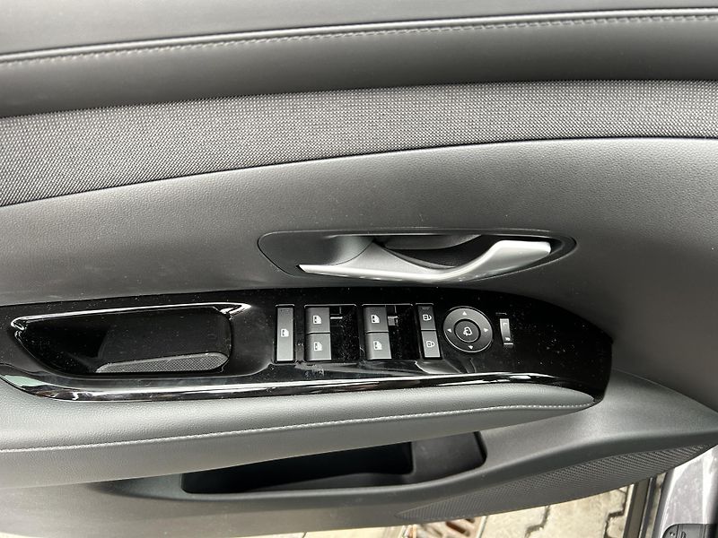 Hyundai Tucson 25 1,6 TGDI 2WD DCT STYLE 18 - fotka 13 z 29