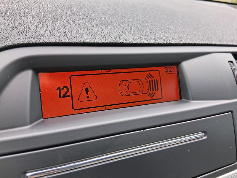 Citroën C5 EXCLUSIVE 2.0 HDi 120 kW - fotka 16 z 25