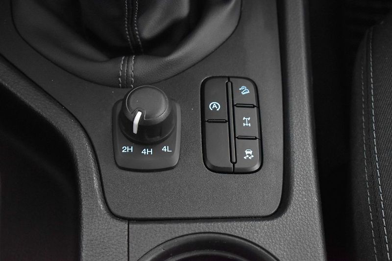 Ford Ranger 2.0 XLT*Naviják*4x4*TAŽNÉ*ČR 1 - fotka 28 z 46