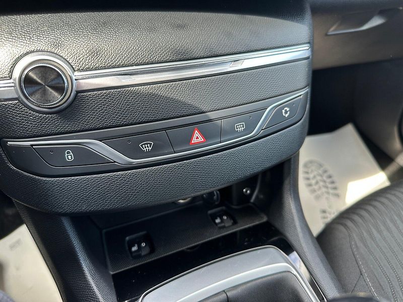 Peugeot 308 (2016) 1.2 Turbo 81kw - fotka 18 z 21