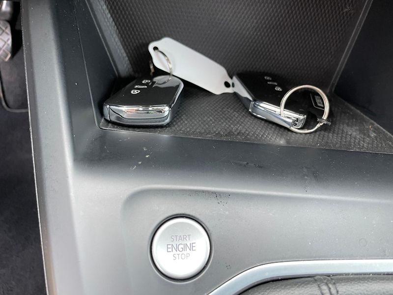 Volkswagen Golf VIII 1,0TSI - fotka 20 z 21