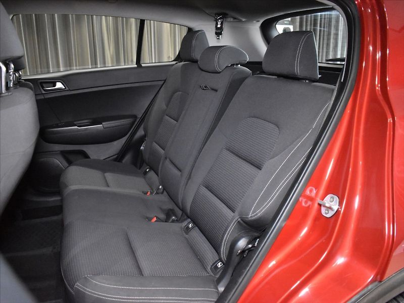 Kia Sportage 2,0 CRDI Kamera,výhřevy - fotka 9 z 22