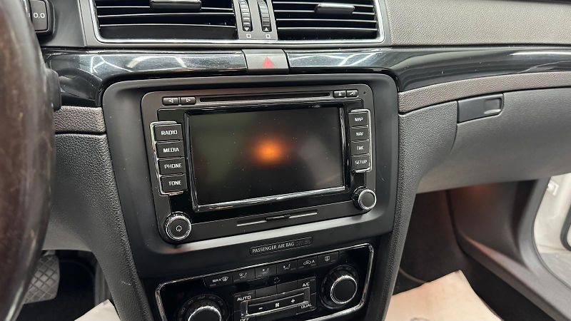 Škoda Superb (2014) Laurin & Klement - fotka 17 z 22