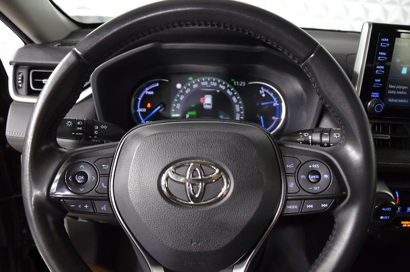 Toyota RAV4 (2022) 2.5 Hybrid Comfort 4WD e-CVT - fotka 12 z 19