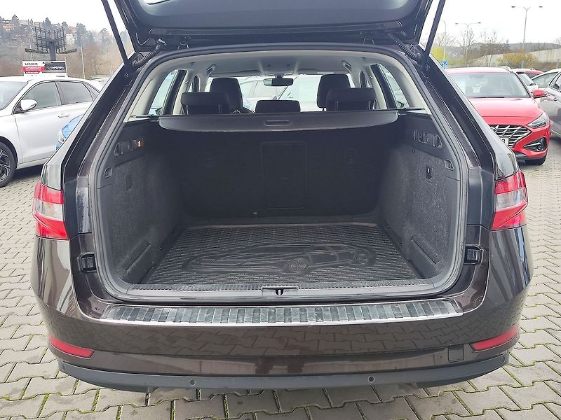 Škoda Superb 2.0 TDI/110kW Ambition Plus DS - fotka 9 z 33