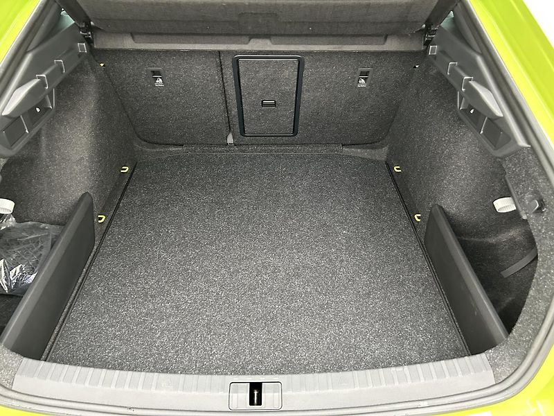 Škoda Octavia 2.0 TDI SportLine - fotka 22 z 28